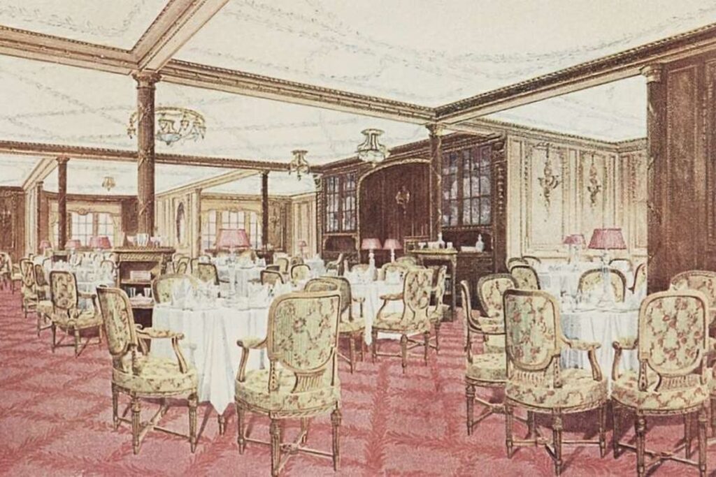 Ilustración en color del restaurante de primera clase À la Carte del RMS Titanic en 1911. La imagen muestra mesas elegantes con manteles blancos, sillas estilo Luis XVI tapizadas y decoración con paneles de madera.